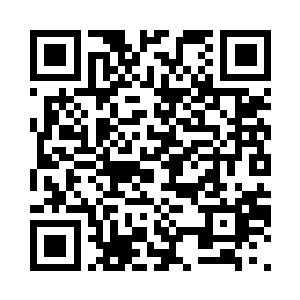 那个妆容精致的女孩却又突然叫住他二维码生成