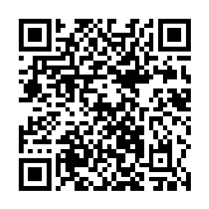 那书案后面的三个黑袍男子的目光也瞬间集结在我身上二维码生成