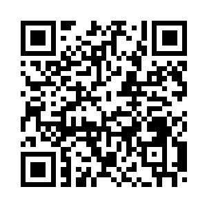 那位叫迈克的哥们略显矜持的上前二维码生成