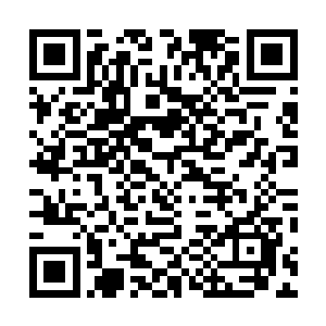 那原本马上就要排到的一个中年女性患者见状就不乐意了二维码生成