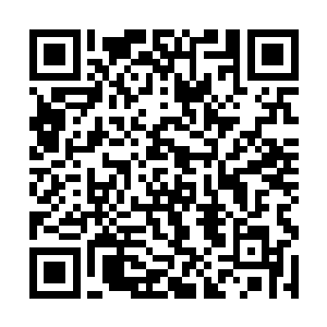 那名小弟马上将手中的枪擦着地面扔到了赵长枪脚下二维码生成