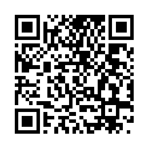 那持棒的汉子远远看着这些被掳来的女人二维码生成