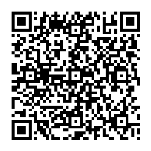 那气势汹汹四十多个穿着黑西装的人 就好似一堵墙一样 将齐飞给包围在了里面二维码生成