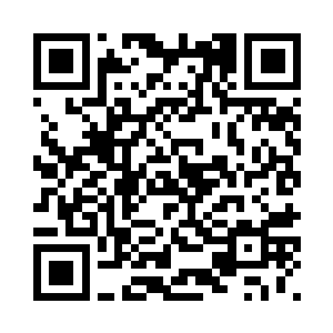 那片蔓延了三分之一上半身的血色二维码生成