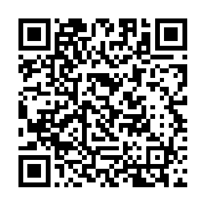 那魇似乎要从这些女孩子身上吸一些东西来维持自己二维码生成