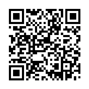 那黏黏的家伙就冲过去拍了觉哥一下二维码生成