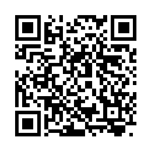 邱五铁扳手指着其余几名跃跃欲试的小青年二维码生成