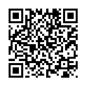 都在纷纷地打量着现场的器物布置二维码生成