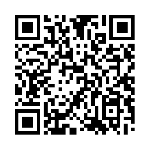 都屏住呼吸看着澹台晨曦一步步走向高台二维码生成