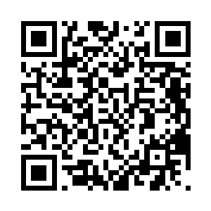 酒店街对面的一扇铁门悄悄打开一条缝二维码生成