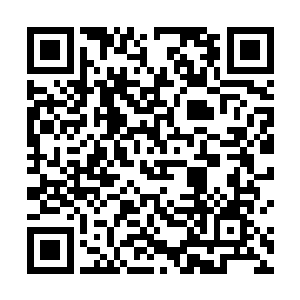 镶嵌在箭矢前端的那一颗晶莹剔透的玉石也发生了转变二维码生成