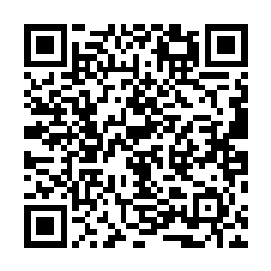 闻了那烟以后虽然身体有短暂的疲软但是武器却没有脱手二维码生成