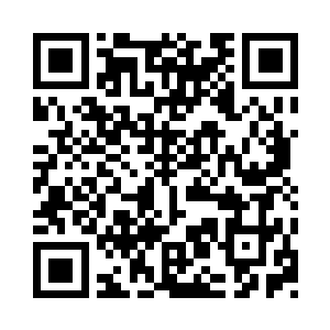 随着她腰肢的扭动在她的臀部不断的摆动二维码生成