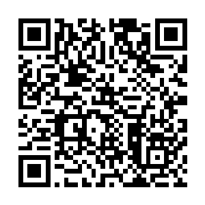 随着空中天地元气的不断的积累空中的渐渐的出现了三彩之二维码生成