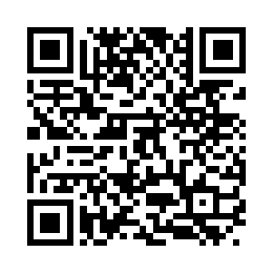 雨果轻松而好奇地打量着周围熟悉的风景二维码生成