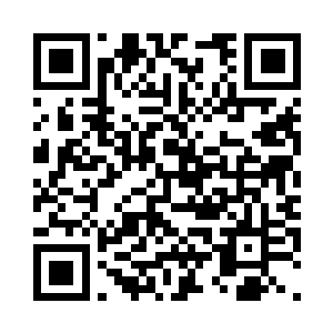 雷天立刻就飞到半空中向周围看过去二维码生成