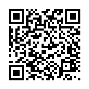 顺着温香软玉般的嫩滑小腹滑了上去二维码生成