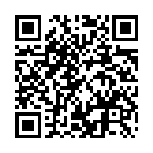 驾驶着目前已经农用化的履带式耕作机械二维码生成