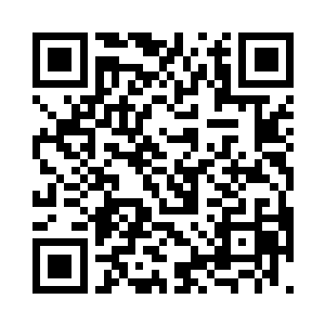 高扬和崔勃拼命的朝着的卢卡斯在招手二维码生成