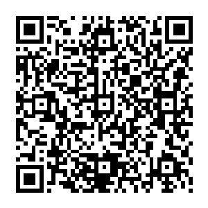 黎未未一听说要放露天电影也把脑袋竖了起来听了一几句之后就对着贝海作口型说道二维码生成