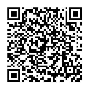 黎未未抬头望了丈夫一眼伸出了胳膊环住了贝海的左臂长出了一口气说道二维码生成