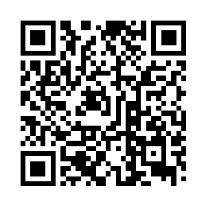 黑暗之中的柴杰手持利刃不停与怪虫搏杀二维码生成